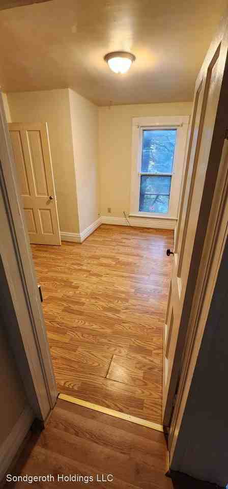 911 Monroe St. - Photo 2 of 8