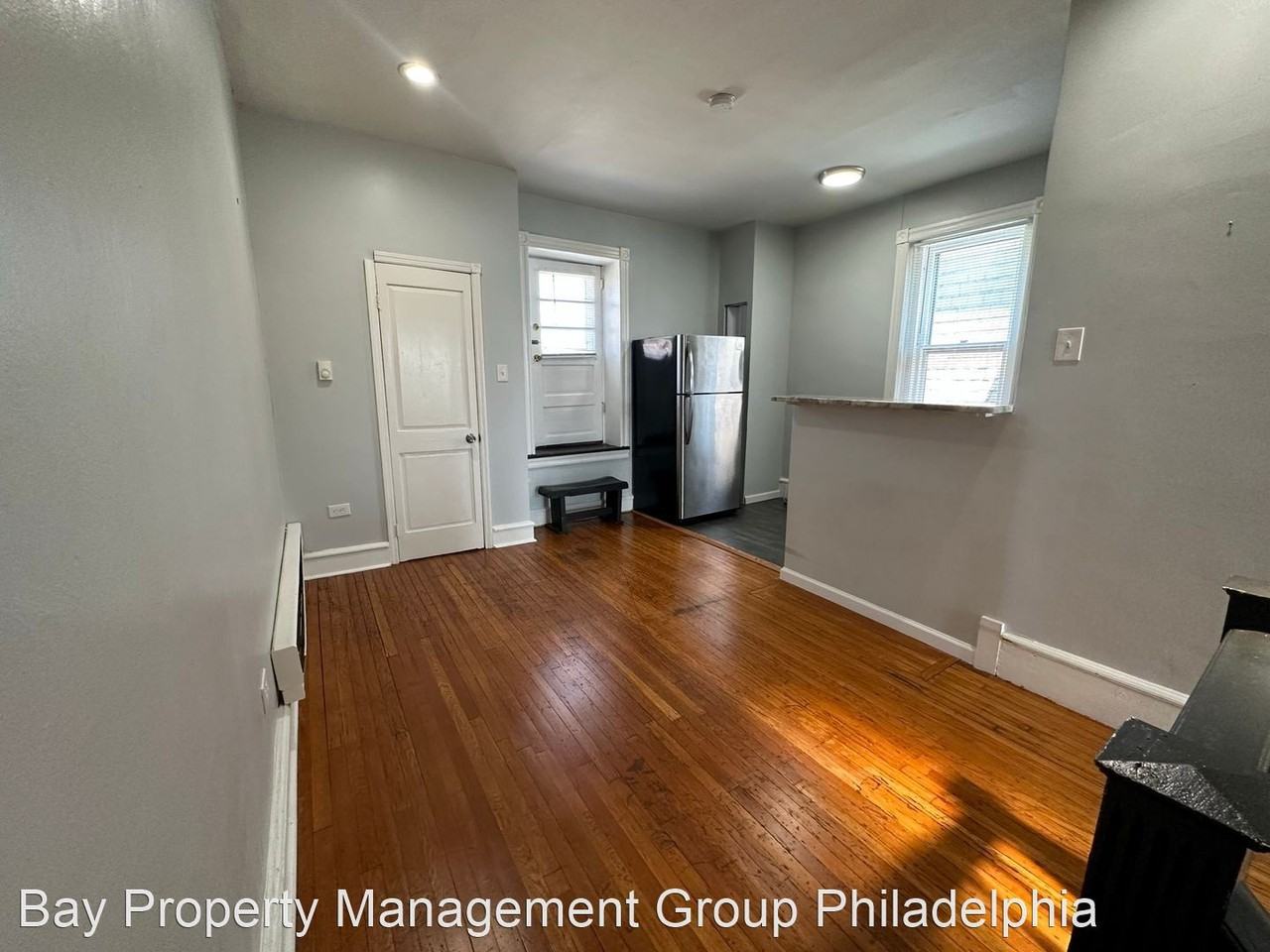 439 E Walnut Ln - Photo 3 of 19