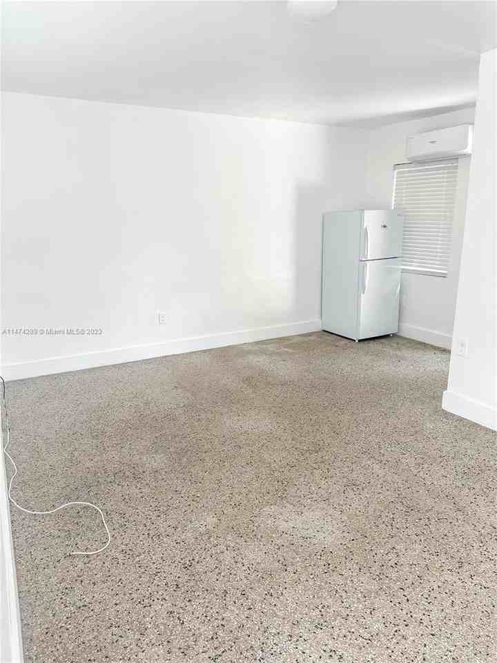 6301 Nw 2nd Pl #5 - Photo 2 of 5