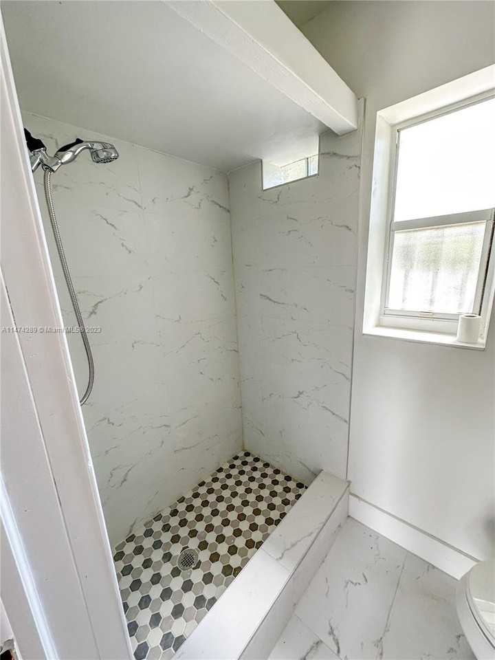 6301 Nw 2nd Pl #5 - Photo 3 of 5