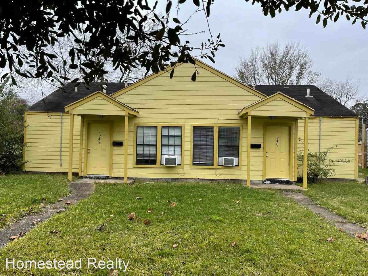 740/742 E Irby - Photo 2 of 8