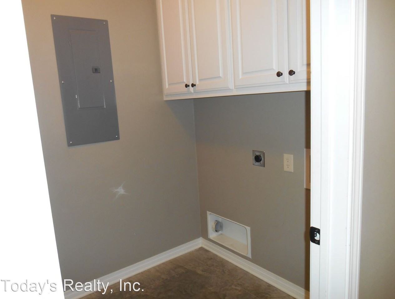 178 Meadows Dr - Photo 3 of 6