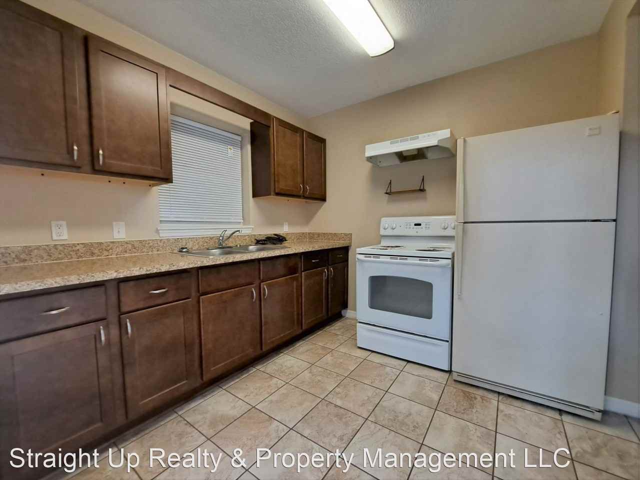 1010 W 7th St - Photo 3 of 12