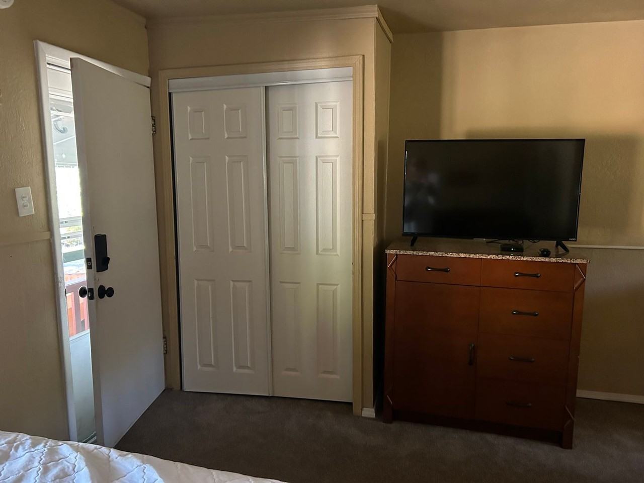 98 West - Photo 2 of 7