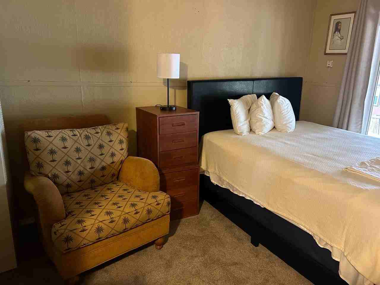 98 West - Photo 3 of 7