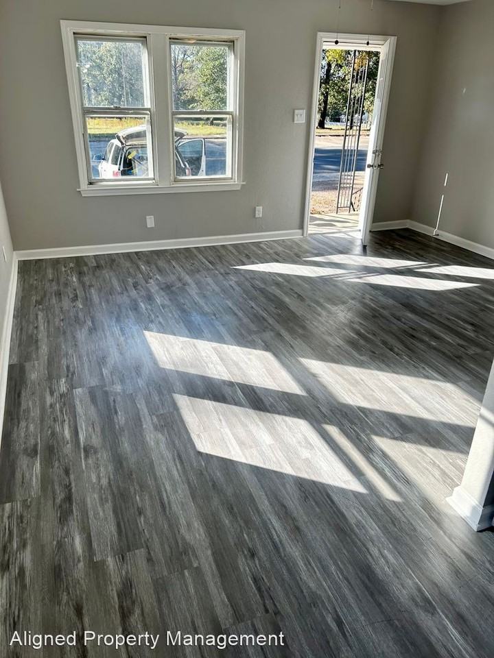 Greenwood Ave - Photo 3 of 9