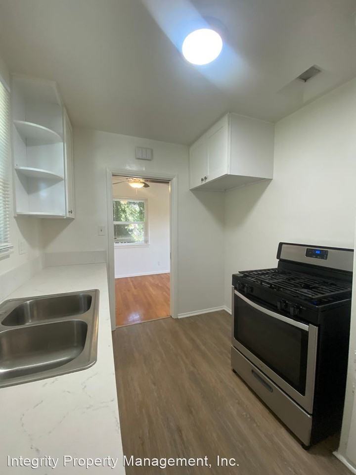 1101-1107 Alma Street 927 W. Glenoaks Boulevard - Photo 3 of 9