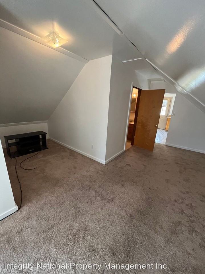 168 Market St - Photo 3 of 10