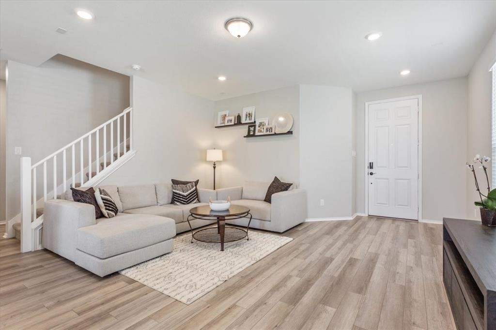 213 Sweet Autumn Dr - Photo 3 of 18