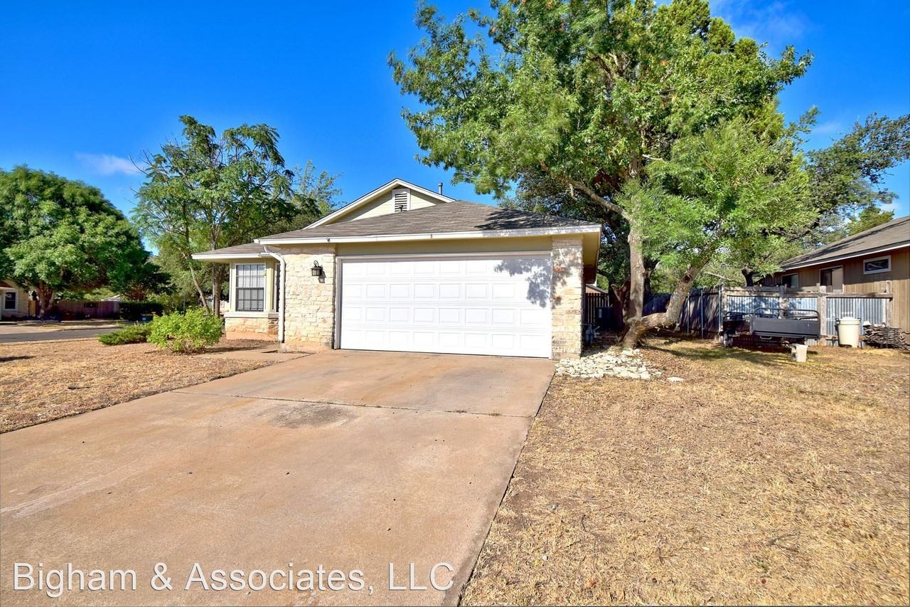 805 Live Oak Dr - Photo 2 of 19