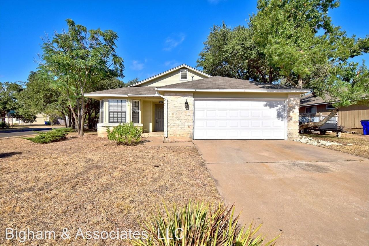 805 Live Oak Dr - Photo 3 of 19