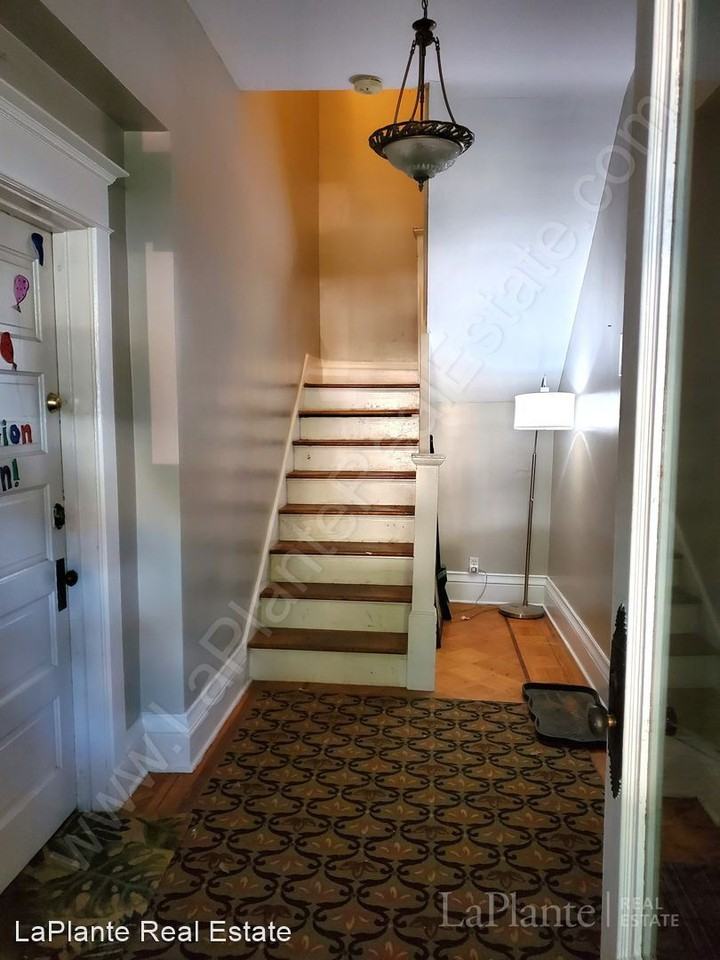 2274 Robinwood Ave Apartments in Old West End, Toledo, OH 43620 Zumper