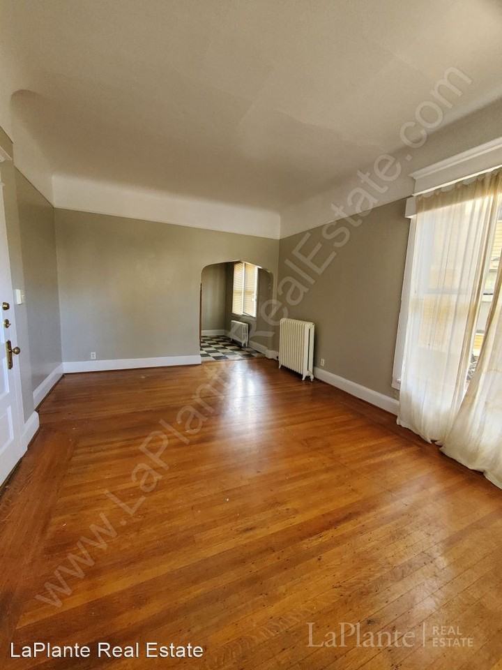 2274 Robinwood Ave Apartments in Old West End, Toledo, OH 43620 Zumper