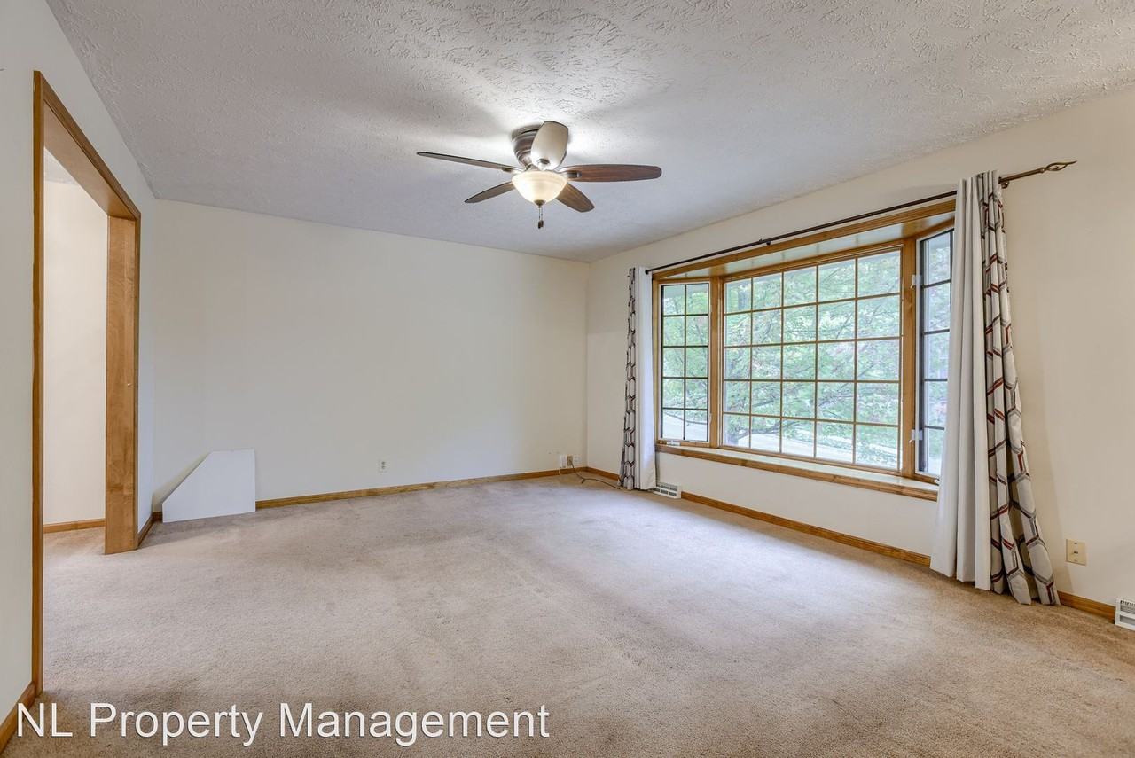 9510 Ames Ave - Photo 3 of 20