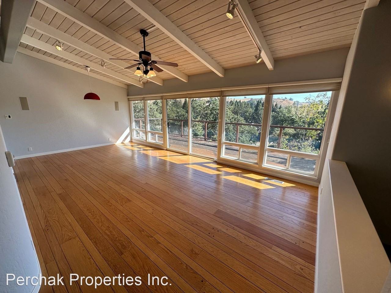 21 Crest Ct - Photo 3 of 16