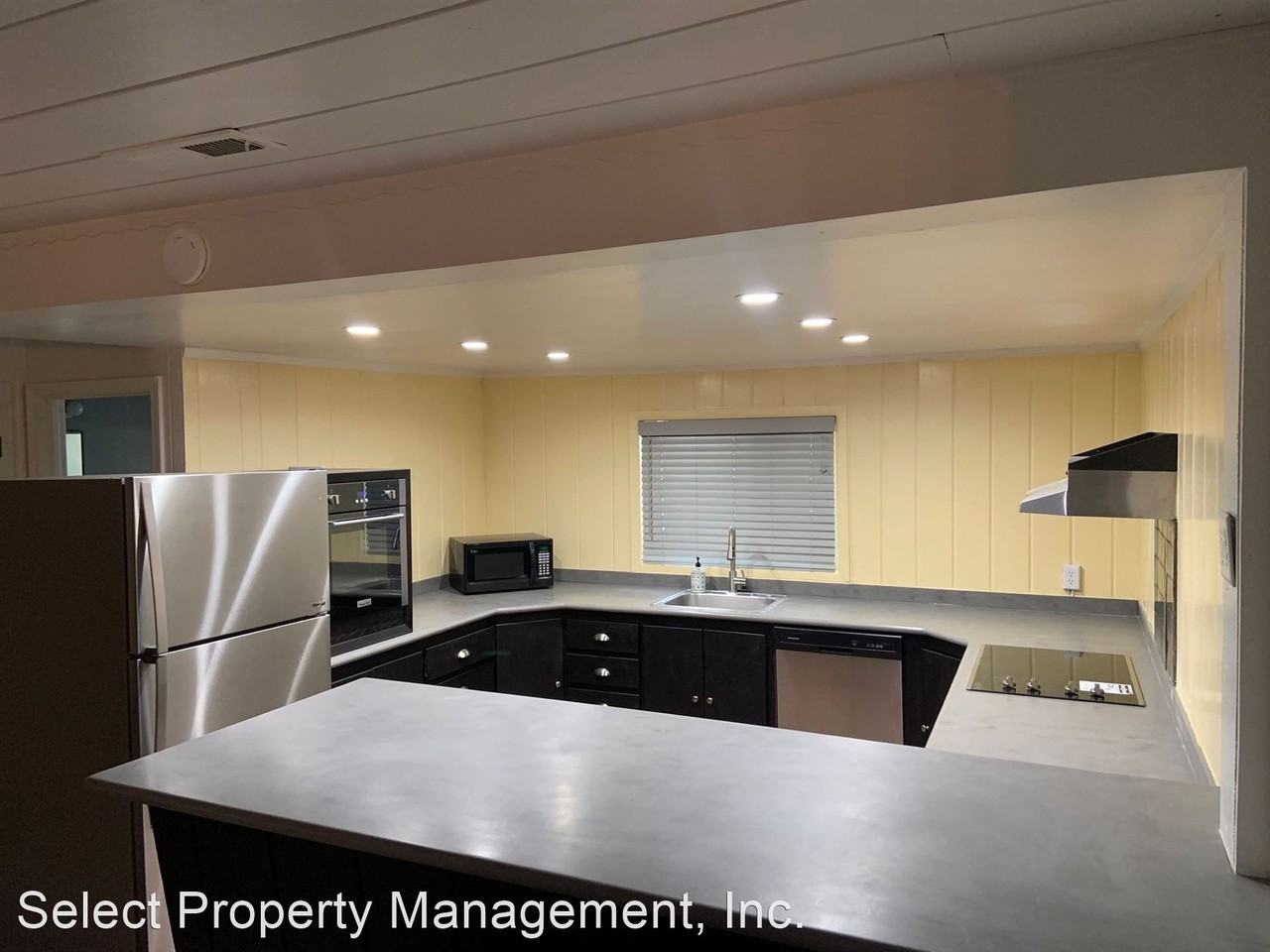 2224 Helen Ave - Photo 2 of 9