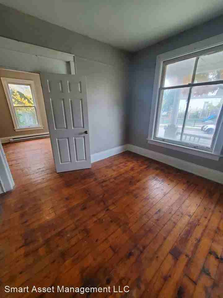 2106- 2106A W Keefe Ave - Photo 3 of 7