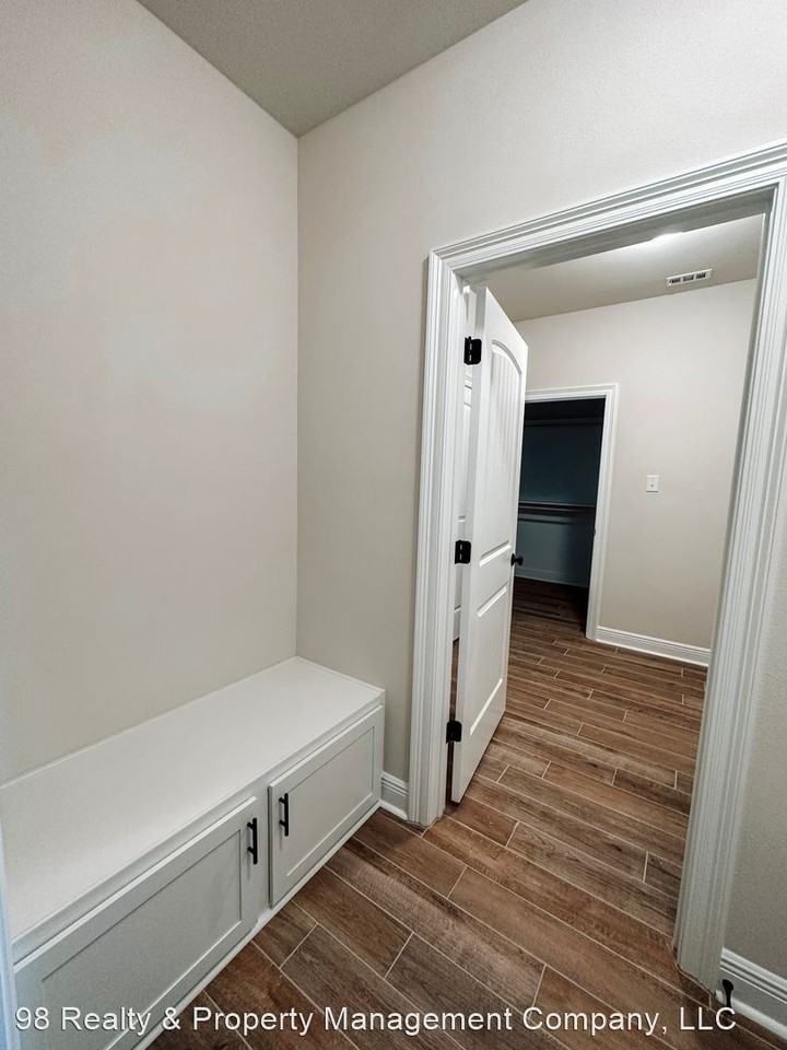 37 Alley Oak Ln - Photo 2 of 26