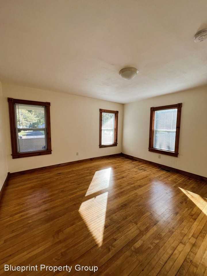 202 Appleton Ave - Photo 3 of 5