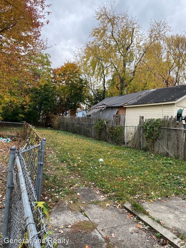 542 Pearl St - Photo 2 of 16