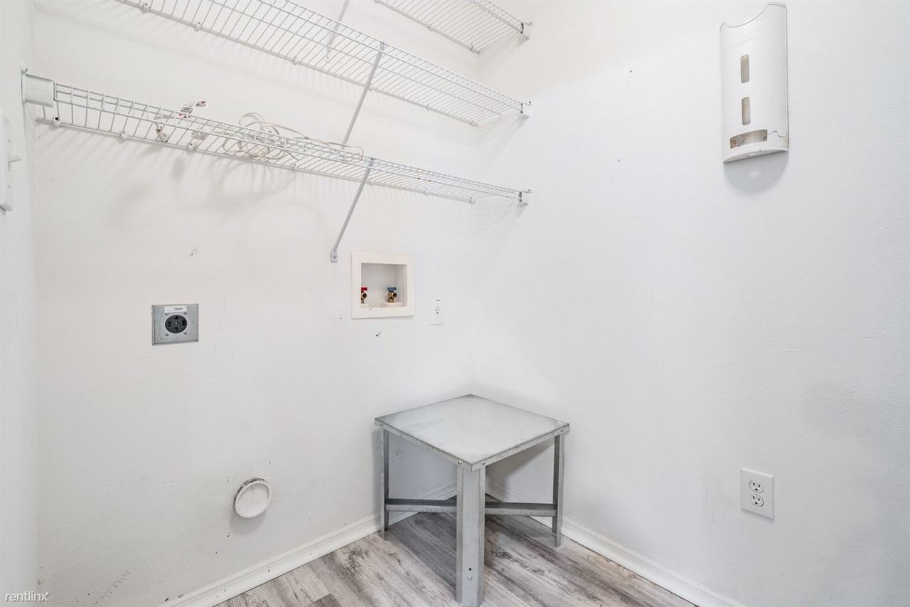 13721 Fareham Rd - Photo 2 of 21