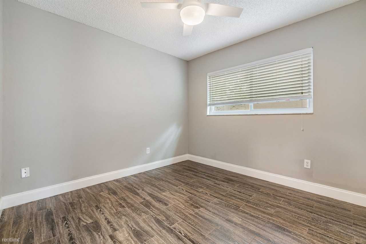 2981 Glen Haven Dr - Photo 3 of 17