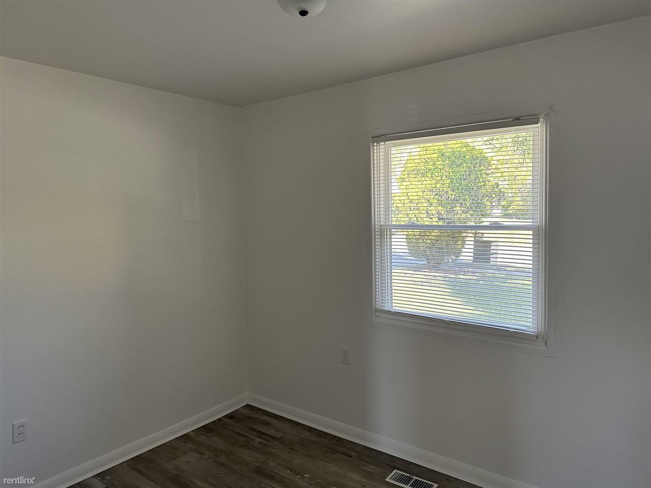 1605 Susan Jane Ct - Photo 3 of 9