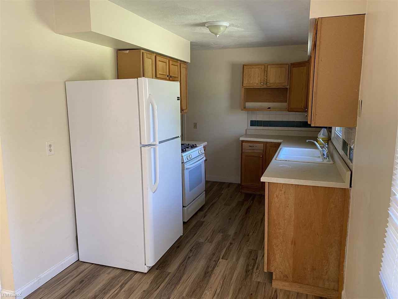 16200 Dobbins Dr - Photo 2 of 9