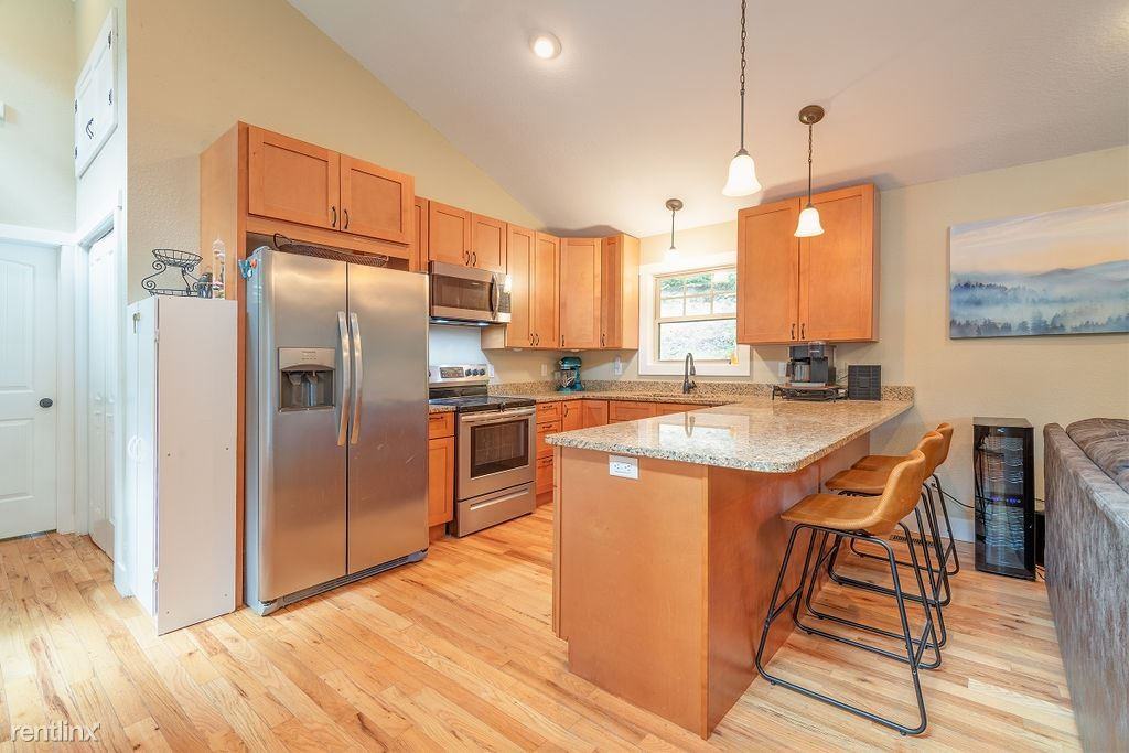 45 Corvis Ln - Photo 3 of 16