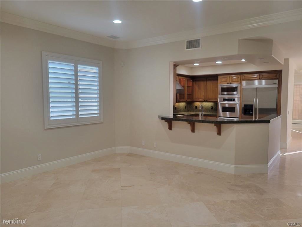 714 Delaware St - Photo 2 of 11