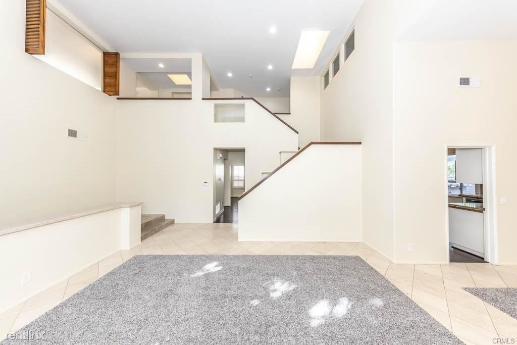 872 S Briar Rose Ln - Photo 3 of 9