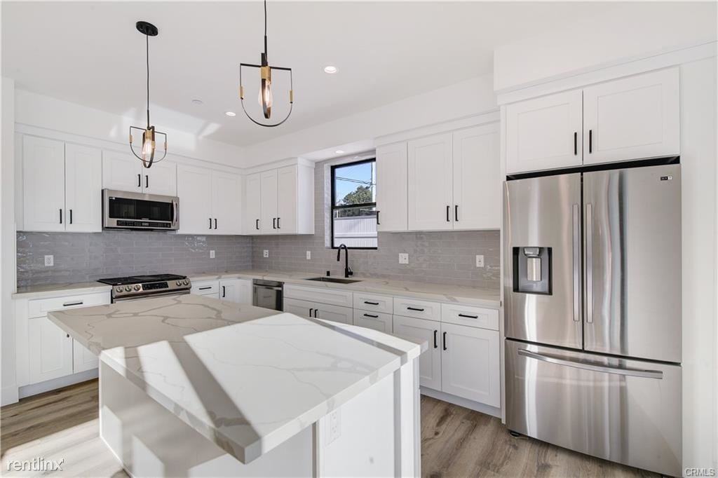 13461 Bradley Ave - Photo 2 of 10