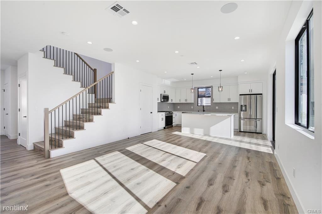 13461 Bradley Ave - Photo 3 of 10