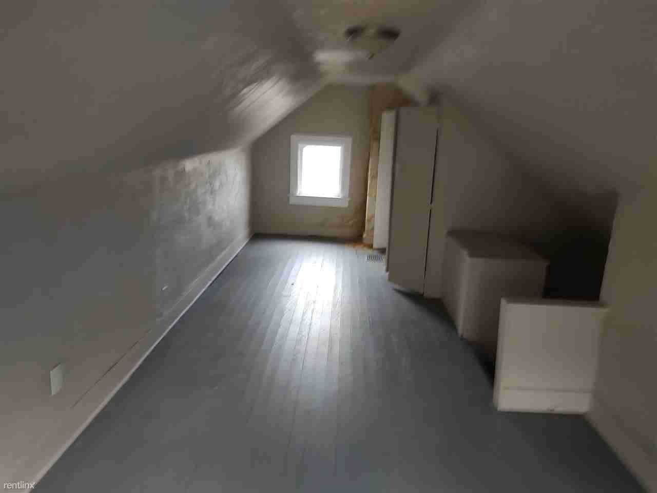 1603 Manchester Rd - Photo 2 of 9