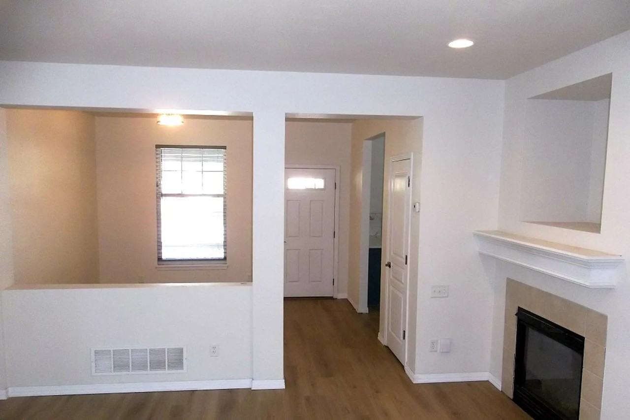 2827 Rock Creek Dr - Photo 2 of 11