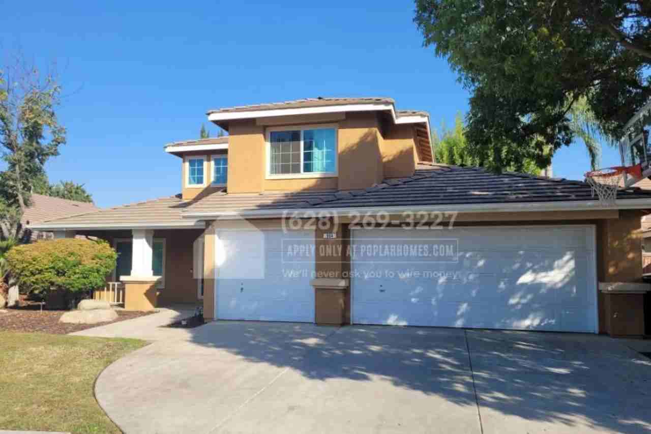 984 E Muncie Ave, Fresno, CA 93720 4 Bedroom House for 3,000/month