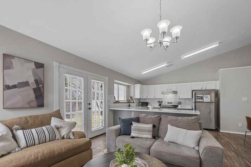 2108 Wilmette Dr - Photo 3 of 10