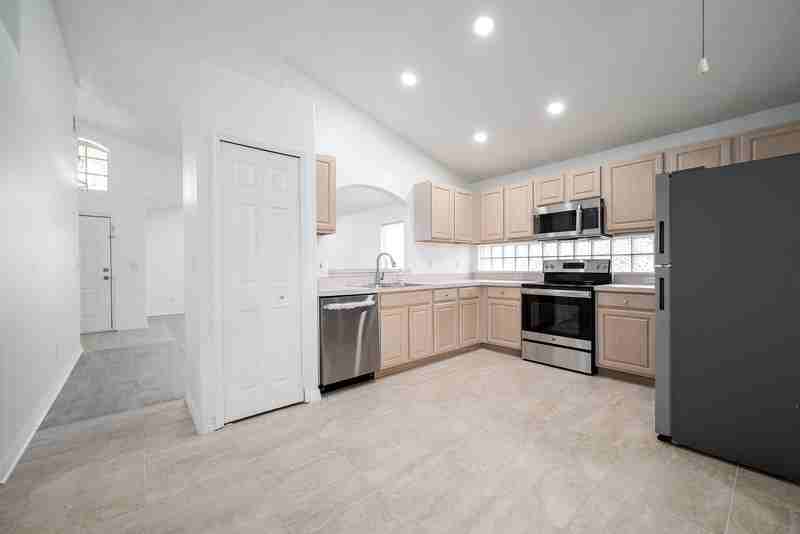 10478 Sun Villa Blvd - Photo 7 of 32