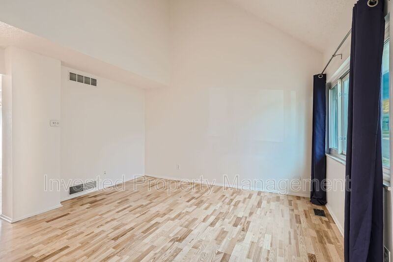 246 Cypress Ln - Photo 3 of 17