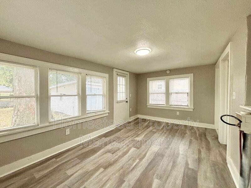 2118 Nw 15th St - Photo 7 of 9