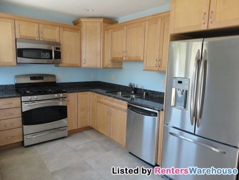 4756 N Idlewild Ave - Photo 3 of 6