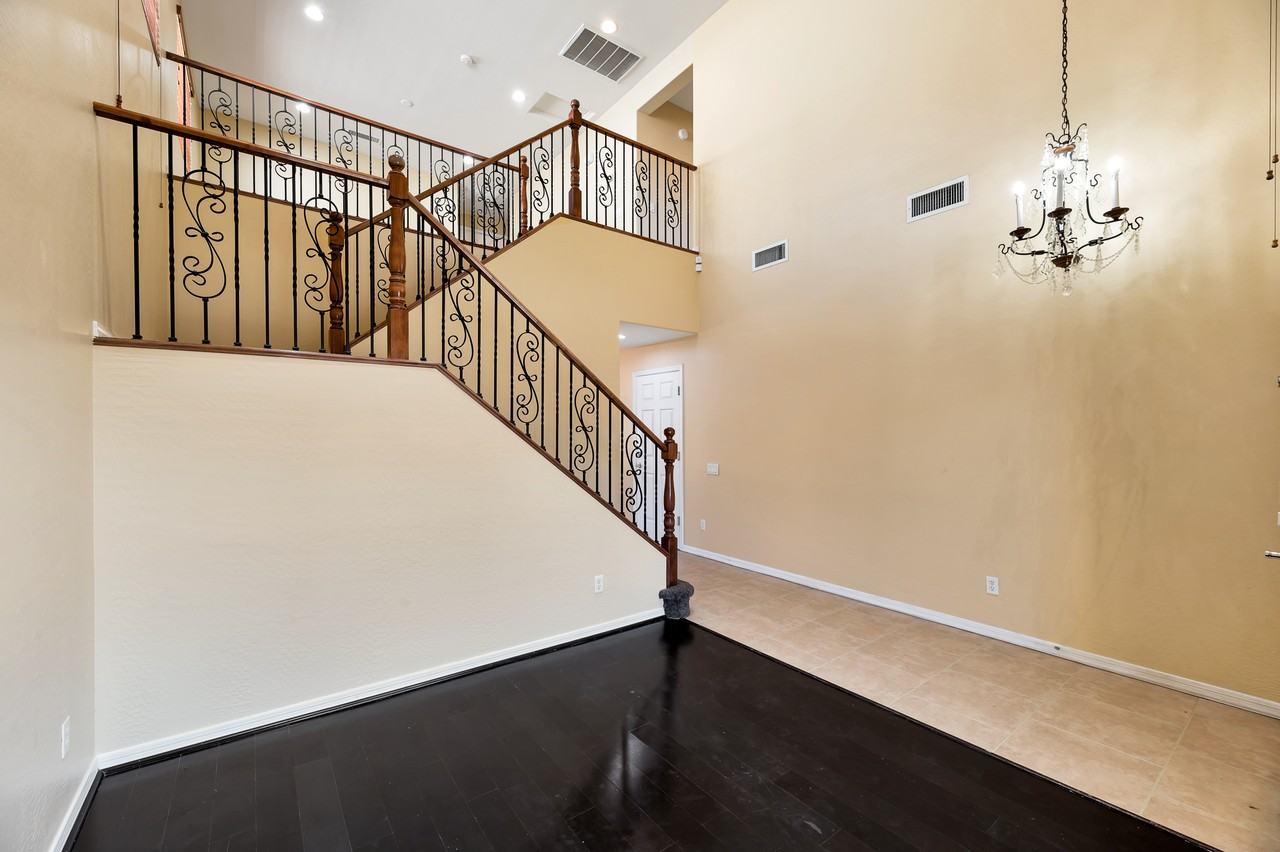 15813 N Dante Dr - Photo 2 of 15