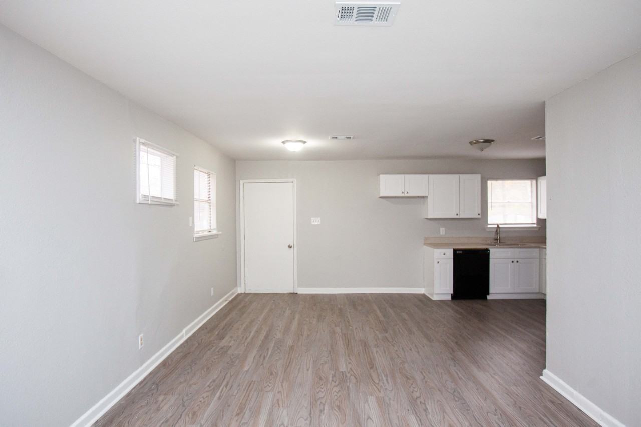 7124 Twin Oaks Rd - Photo 2 of 14