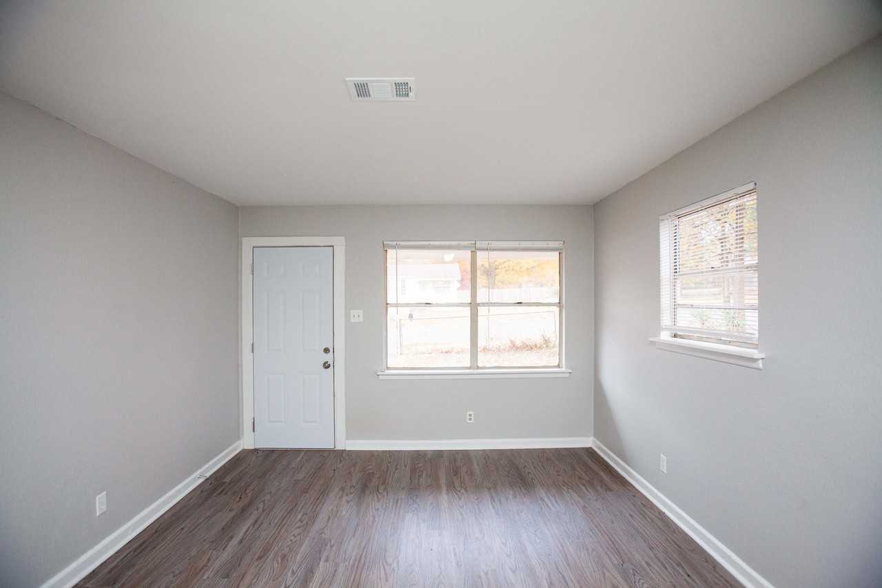 7124 Twin Oaks Rd - Photo 3 of 14