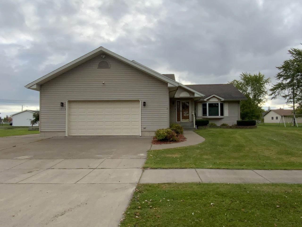 1914 Susquehanna Ave - Photo 2 of 34