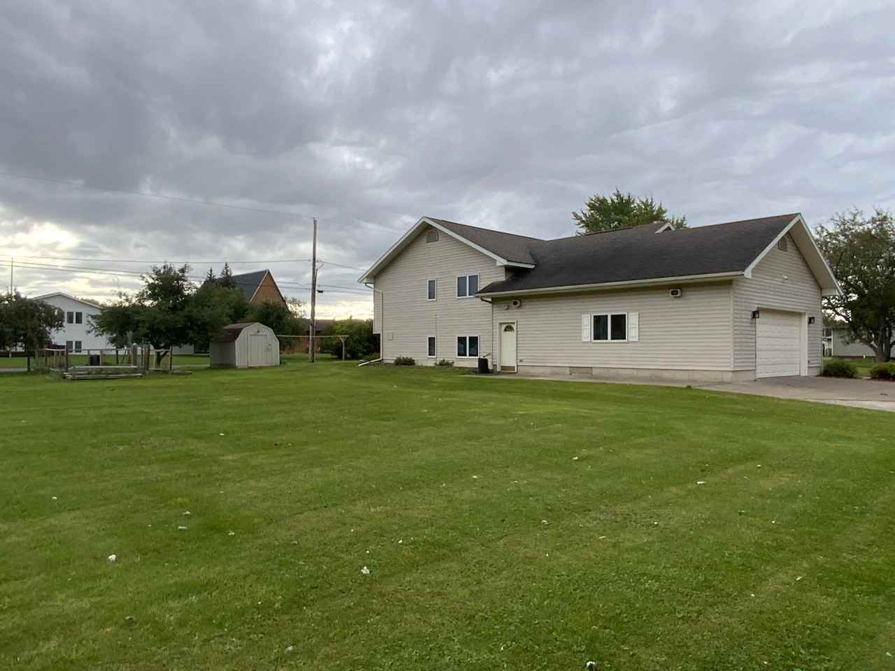 1914 Susquehanna Ave - Photo 3 of 34