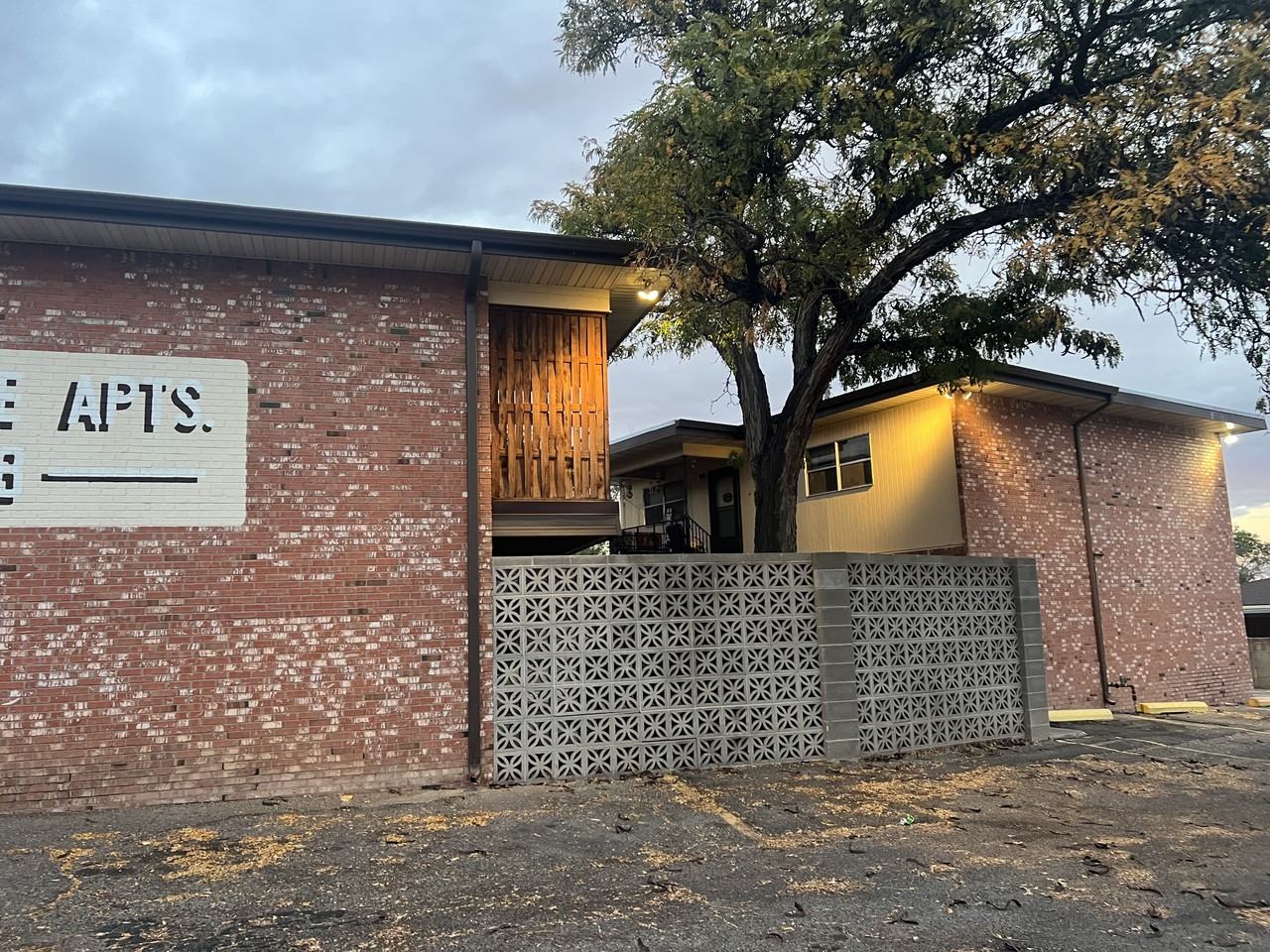 8328 Comanche Rd Ne - Photo 3 of 18