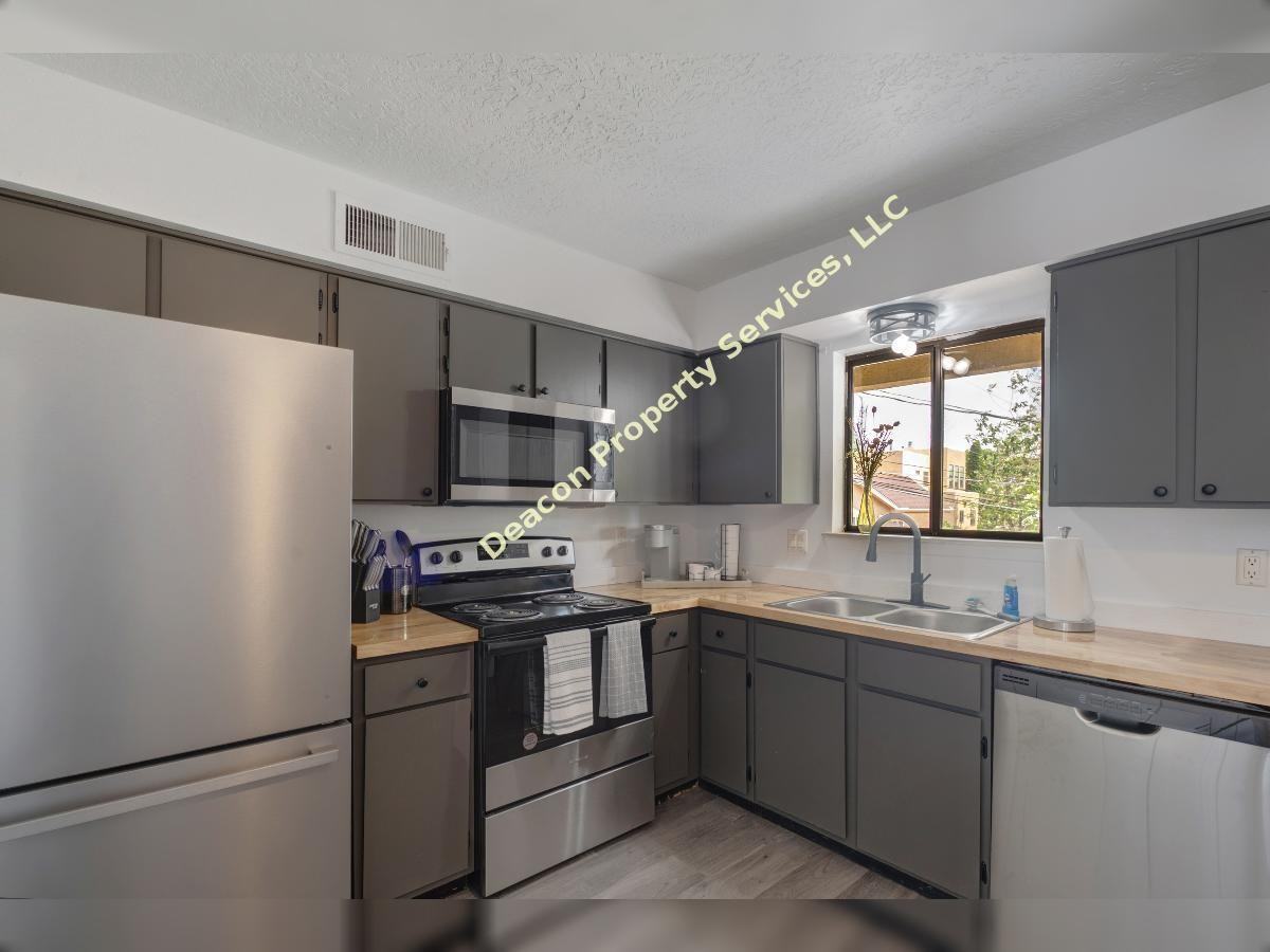 12324 Candelaria Rd Ne - Photo 4 of 50