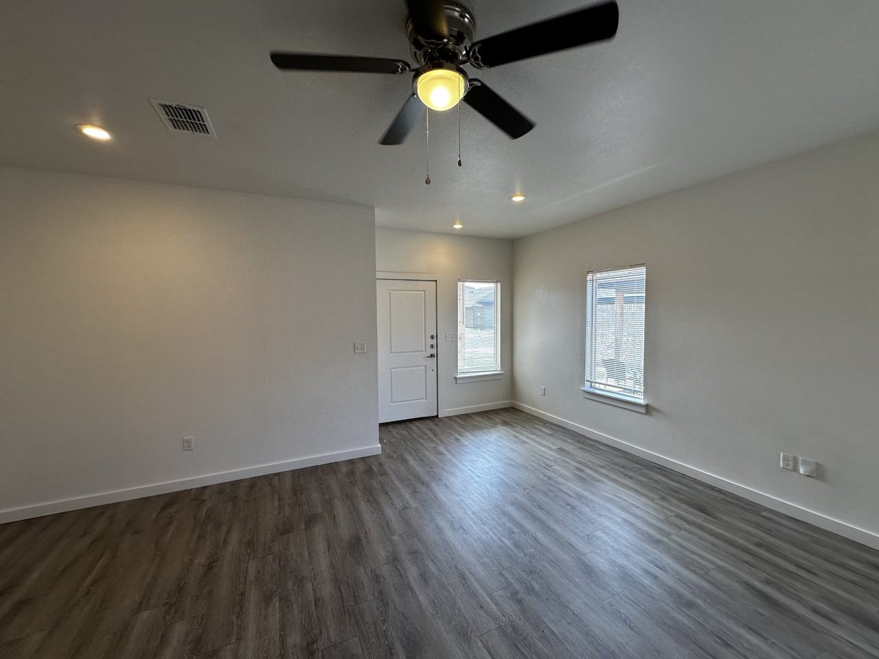 5536 Lehigh St - Photo 2 of 20