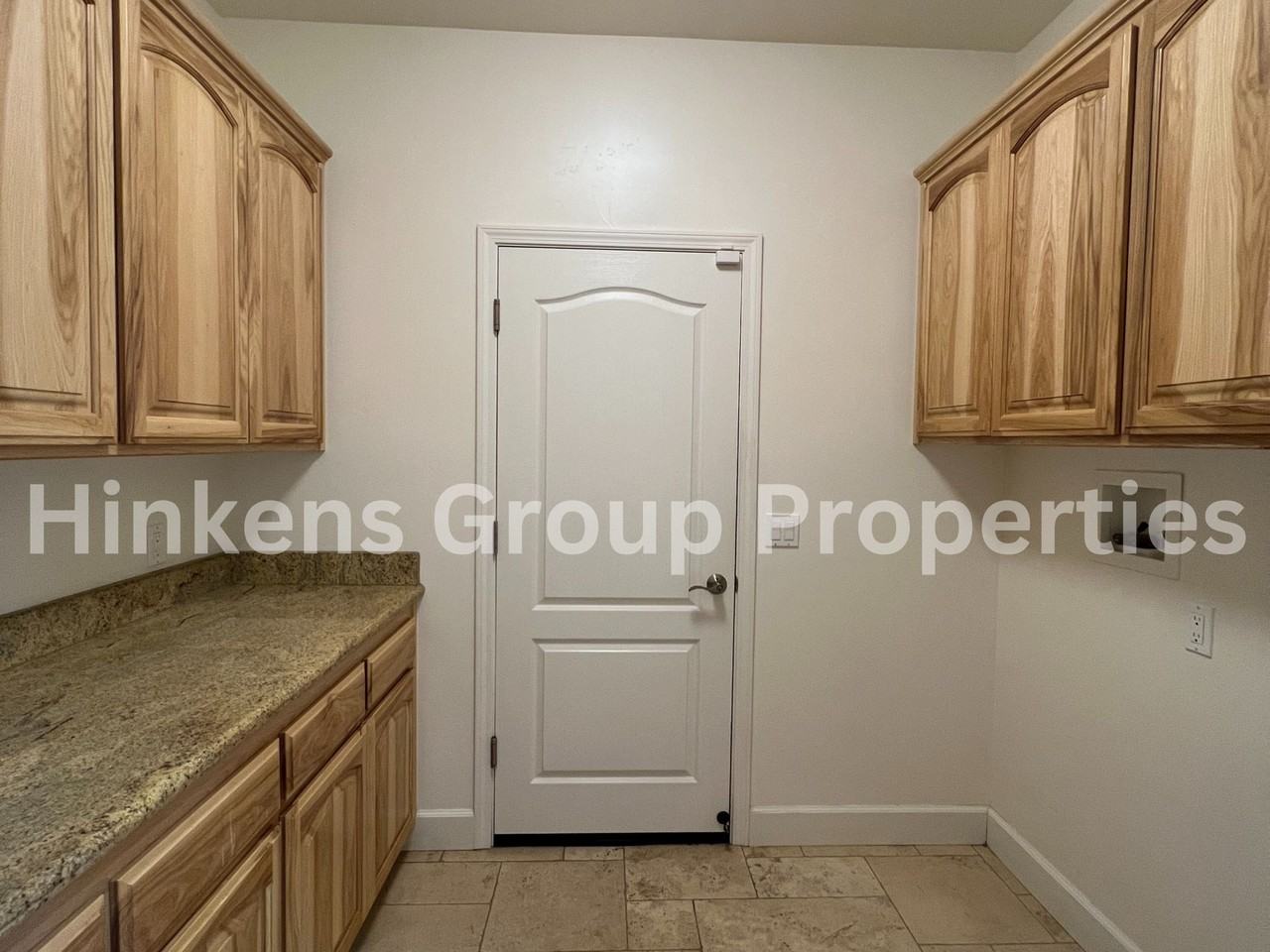 637 S C St - Photo 3 of 18